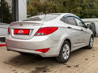 2014 Hyundai Solaris I Рестайлинг, серебристый, 939000 рублей, вид 3