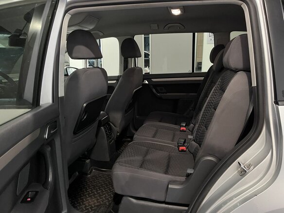 2010 Volkswagen Touran I Рестайлинг, серебристый - вид 20