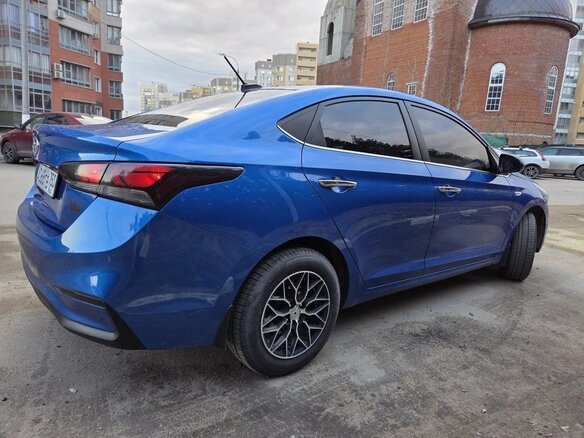 2018 Hyundai Solaris II, синий, 1500000 рублей - вид 4