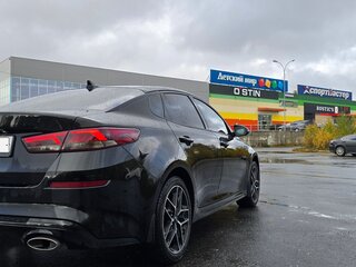 2019 Kia Optima IV Рестайлинг, чёрный, 2300000 рублей, вид 4