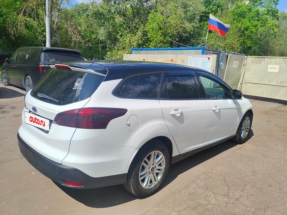 2015 Ford Focus III Рестайлинг, белый, 580000 рублей - вид 2