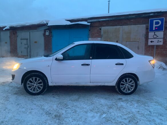 2012 Lada (ВАЗ) Granta I, белый, 210000 рублей - вид 3