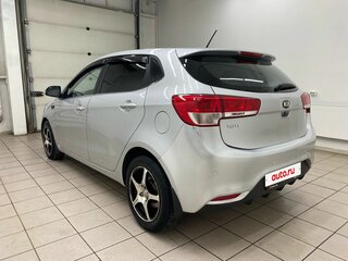 2015 Kia Rio III Рестайлинг, серебристый, 1135000 рублей, вид 4