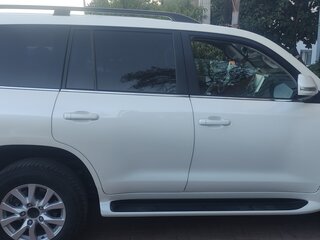 2019 Toyota Land Cruiser 200 Series Рестайлинг 2, белый, 9990000 рублей, вид 2