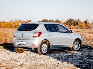 2015 Renault Sandero II, серый, 650000 рублей, вид 2