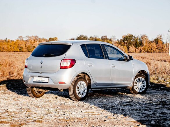 2015 Renault Sandero II, серый, 650000 рублей - вид 1