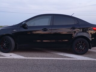 2013 Kia Rio III, чёрный, 800000 рублей, вид 4