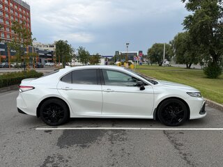 2021 Toyota Camry VIII (XV70) Рестайлинг, белый, 3350000 рублей, вид 5