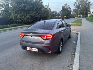 2018 Kia Rio IV, серебристый, 1550000 рублей, вид 2