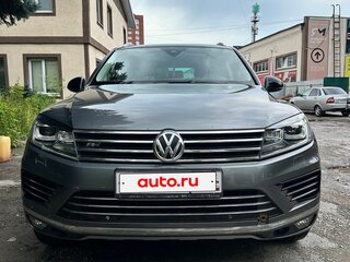 2017 Volkswagen Touareg II Рестайлинг, серый, 3500000 рублей, вид 2