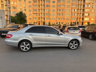 2011 Mercedes-Benz E-Класс 200 5G-Tronic IV (W212, S212, C207), серебристый, 2150000 рублей, вид 2
