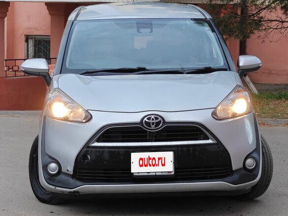 2017 Toyota Sienta II, серый, 1130000 рублей - вид 1