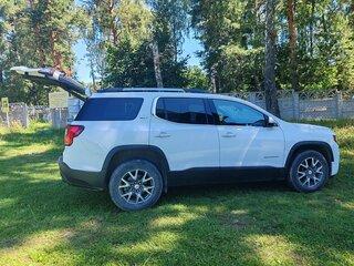 2022 GMC Acadia II Рестайлинг, белый, 3700000 рублей, вид 2