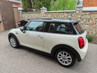 2020 Mini Hatch Cooper III (F55/F56) Рестайлинг, бежевый, 2350000 рублей, вид 4