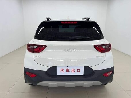 2023 Kia Stonic I Рестайлинг, белый, 1717000 рублей, вид 5