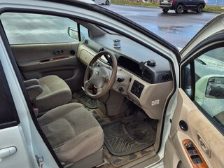 2002 Nissan Liberty, белый, 270000 рублей, вид 5