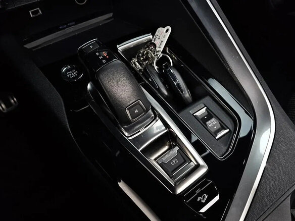 2022 Peugeot 3008 II Рестайлинг, чёрный, 1420000 рублей - вид 5