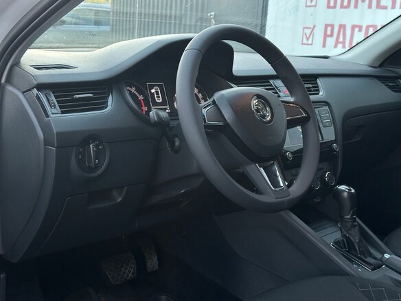 2018 Skoda Octavia III (A7) Рестайлинг, белый, 1180000 рублей - вид 10