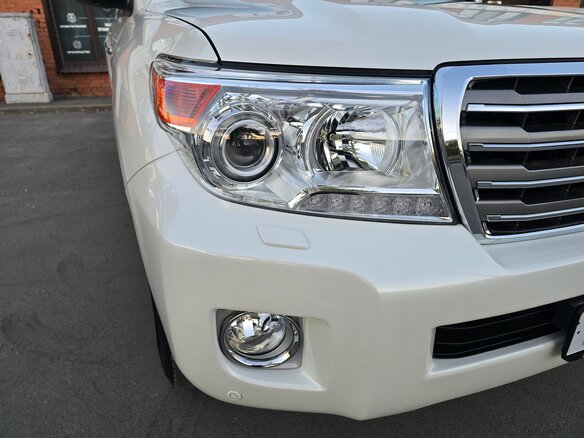 2015 Toyota Land Cruiser 200 Series Рестайлинг 1, белый - вид 26