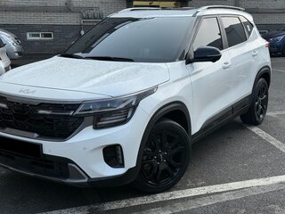 2023 Kia Seltos I Рестайлинг, белый, 1877000 рублей, вид 1