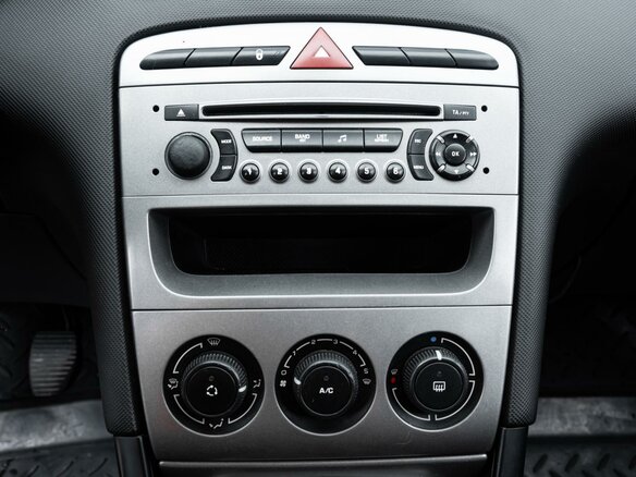 2011 Peugeot 308 I, белый, 419000 рублей - вид 12