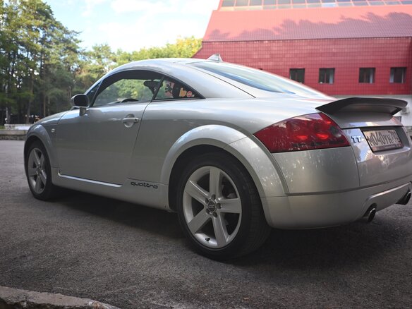 2000 Audi TT I (8N), серебристый, 600000 рублей - вид 2