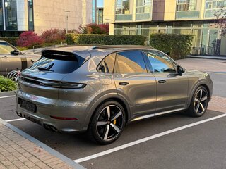 2026 Porsche Cayenne GTS III Рестайлинг, серый, 29000000 рублей, вид 5