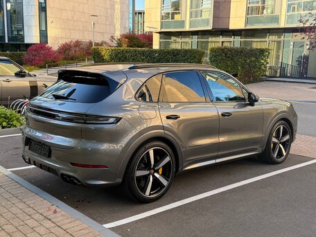 2026 Porsche Cayenne GTS III Рестайлинг, серый, 28800000 рублей, вид 5
