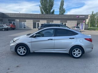 2012 Hyundai Solaris I, серебристый, 600000 рублей, вид 3