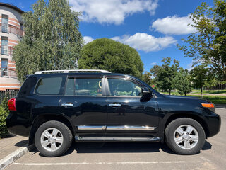 2015 Toyota Land Cruiser 200 Series Рестайлинг 1, чёрный, 4474700 рублей, вид 4