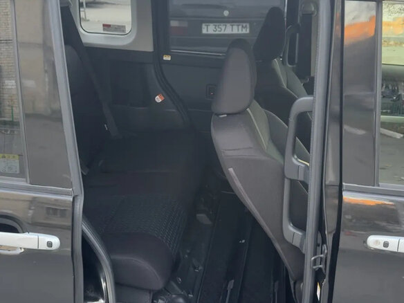 2023 Toyota Roomy I Рестайлинг, чёрный, 1080000 рублей - вид 8