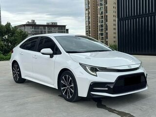 2023 Toyota Corolla Sporty XII (E210) Рестайлинг, белый, 1650000 рублей, вид 1