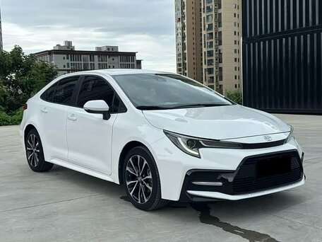2023 Toyota Corolla Sporty XII (E210) Рестайлинг, белый, 1650000 рублей, вид 1