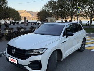 2019 Volkswagen Touareg III, белый, 6700000 рублей, вид 1
