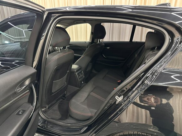 2015 BMW 1 серии 118i II (F20/F21) Рестайлинг, чёрный, 1479000 рублей - вид 18