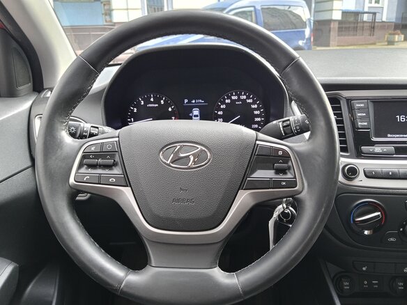 2018 Hyundai Solaris II, красный - вид 8