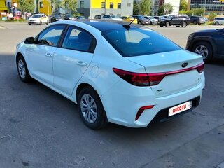 2017 Kia Rio IV, белый, 750000 рублей, вид 3