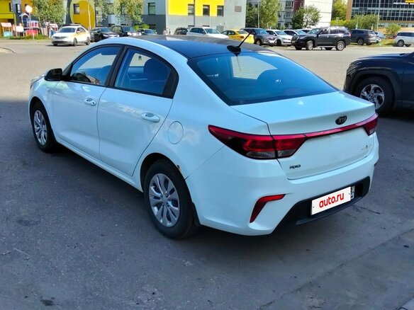 2017 Kia Rio IV, белый, 750000 рублей - вид 2
