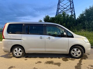 2008 Nissan Serena III (C25), серебристый, 900000 рублей, вид 3