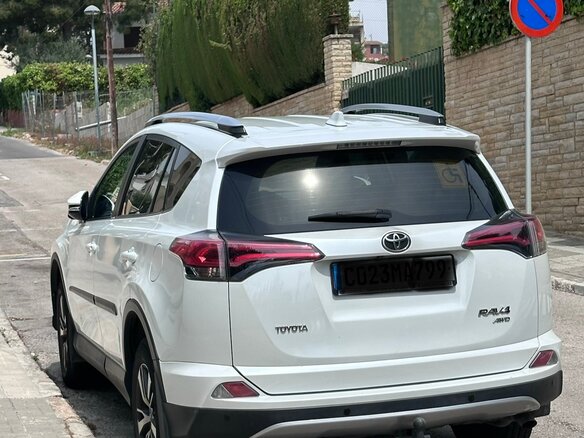 2018 Toyota RAV4 IV (XA40) Рестайлинг, белый, 2690000 рублей - вид 2