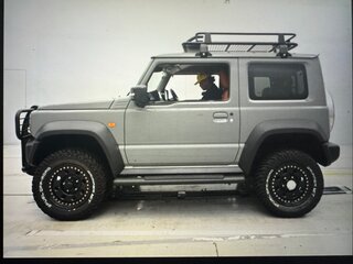 2021 Suzuki Jimny Sierra IV, серый, 1900000 рублей, вид 4