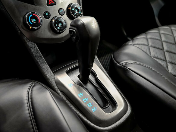2013 Chevrolet Aveo II, серый, 600000 рублей - вид 16