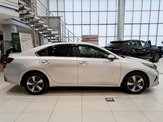 2021 Kia Cerato IV Рестайлинг, серый, 2010000 рублей, вид 4