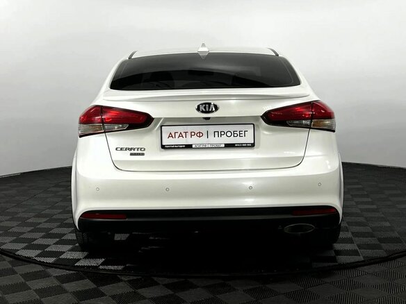 2019 Kia Cerato III Рестайлинг (Classic), белый, 1800000 рублей - вид 6