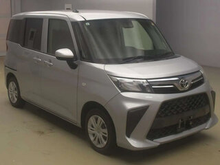 2022 Toyota Roomy I Рестайлинг, серебристый, 599000 рублей, вид 1