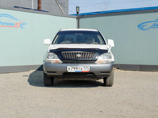 1999 Toyota Harrier I (XU10), белый, 670000 рублей, вид 2