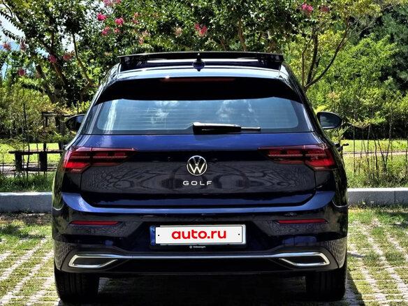 2023 Volkswagen Golf VIII, синий, 2790000 рублей - вид 3