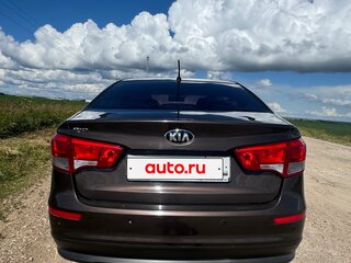 2015 Kia Rio III Рестайлинг, коричневый, 1060000 рублей, вид 4