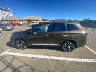 2018 Mitsubishi Outlander III Рестайлинг 3, коричневый, 1800000 рублей, вид 3