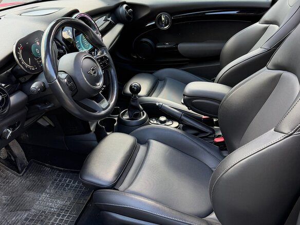2021 Mini Hatch Cooper S III (F55/F56) Рестайлинг 2, красный, 2675000 рублей - вид 15